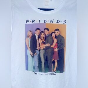 🤍H&M “Friends” Tee/Size Med